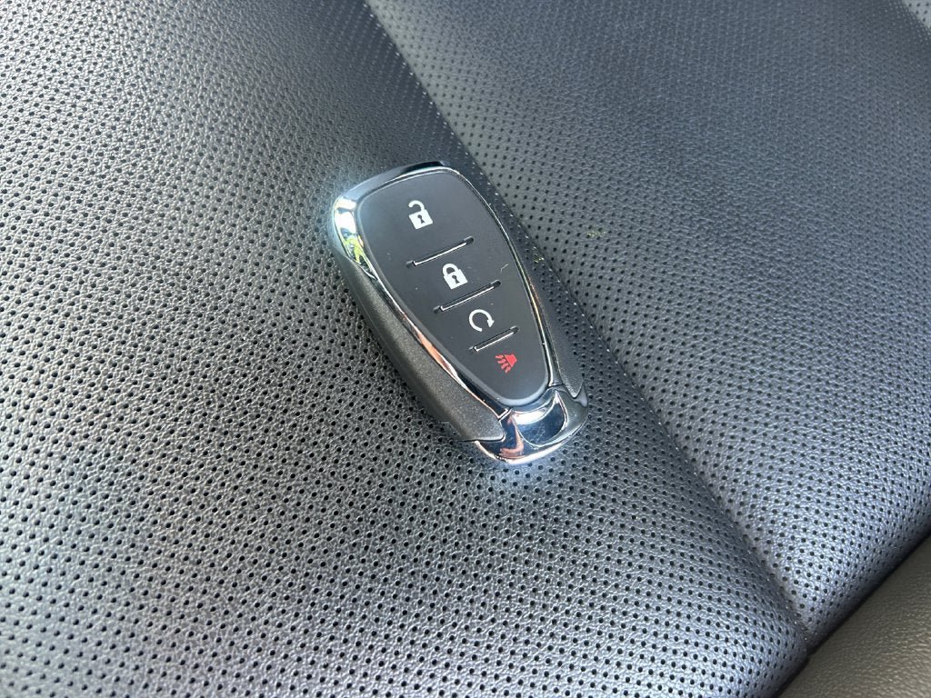 Used 2024 Chevrolet Trax RS w/ Sunroof Package FWD image 32