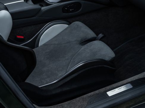 Used 2023 Aston Martin V12 Vantage Roadster RWD image 26