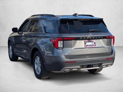 Used 2025 Ford Explorer Active w/ Active Comfort Package image 9
