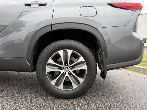 Used 2022 Toyota Highlander XLE image 20