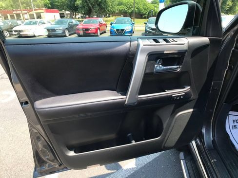 Used 2018 Toyota 4Runner Limited AWD/4WD image 18