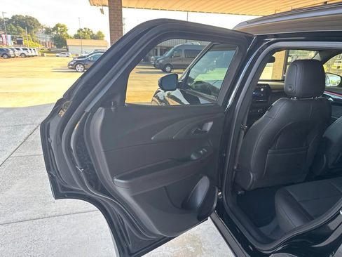 Used 2025 Chevrolet TrailBlazer RS w/ Convenience Package AWD/4WD image 17