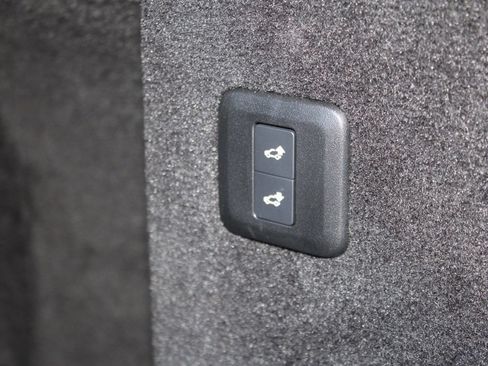 Used 2022 Land Rover Range Rover Sport SVR image 54