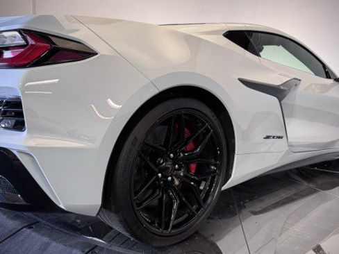 Used 2024 Chevrolet Corvette Z06 w/ Z07 Performance Package RWD image 28