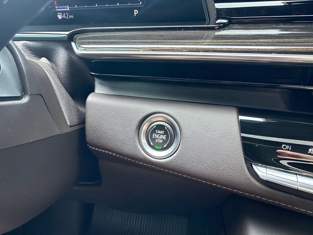 Used 2022 Cadillac Escalade Premium Luxury RWD image 27