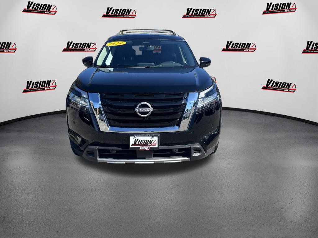 Used 2024 Nissan Pathfinder SL AWD/4WD image 2