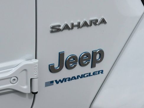 Used 2023 Jeep Wrangler Unlimited Sahara w/ Cold Weather Group AWD/4WD image 34