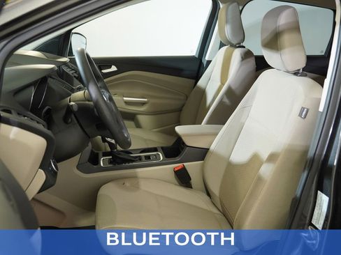 Used 2019 Ford Escape SE image 6