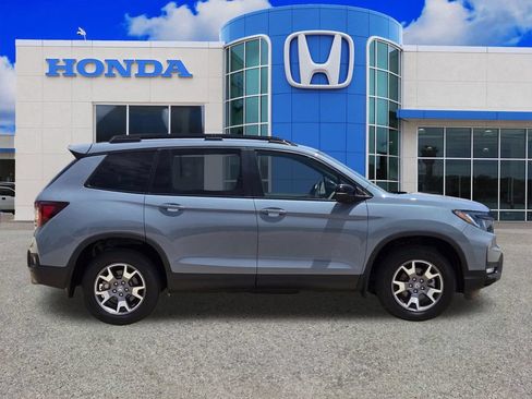 Used 2022 Honda Passport TrailSport image 2