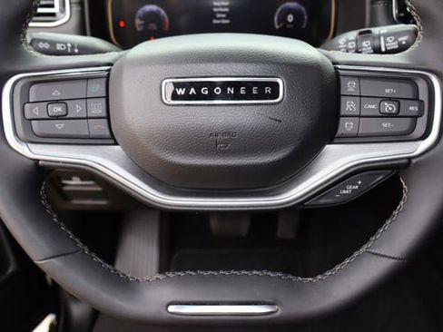 Used 2023 Jeep Wagoneer Series II RWD image 13