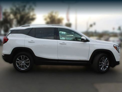 Used 2024 GMC Terrain SLT image 6