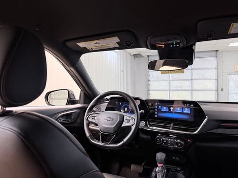 Used 2025 Chevrolet Trax RS w/ Driver Confidence Package FWD image 26