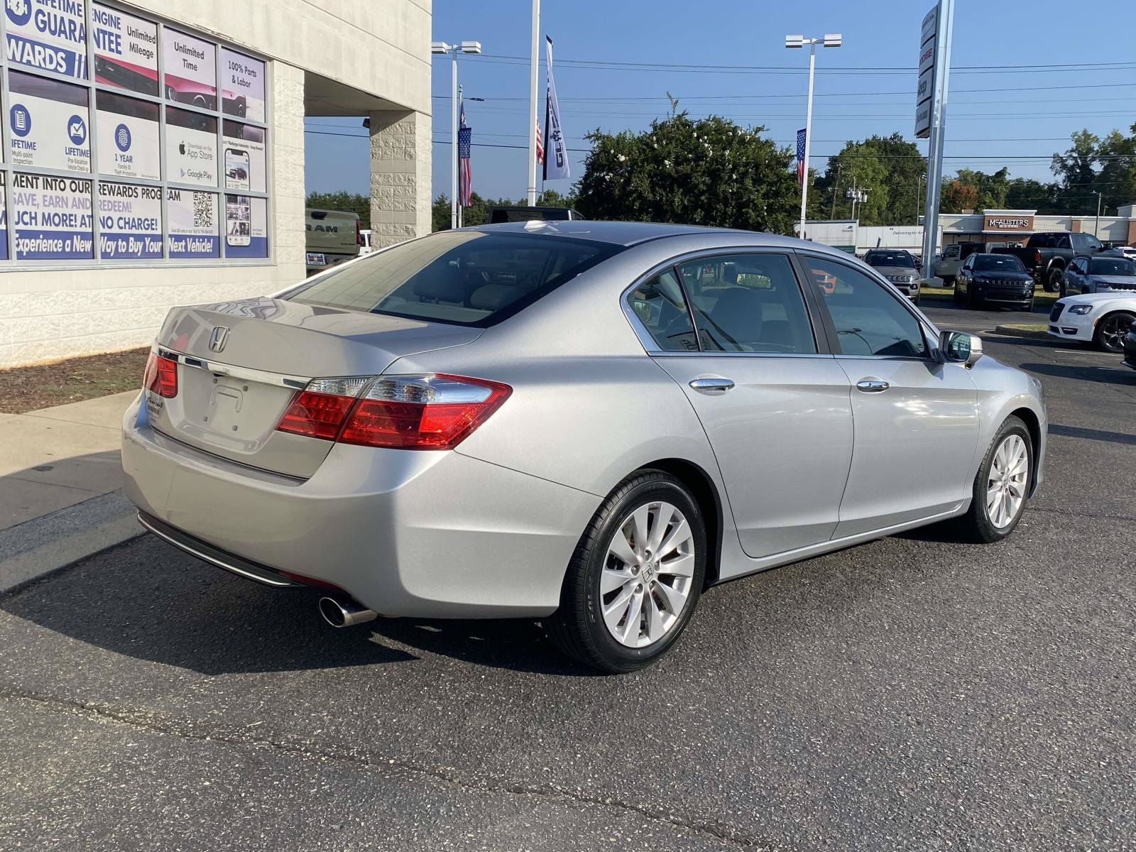Used 2013 Honda Accord EX-L image 9