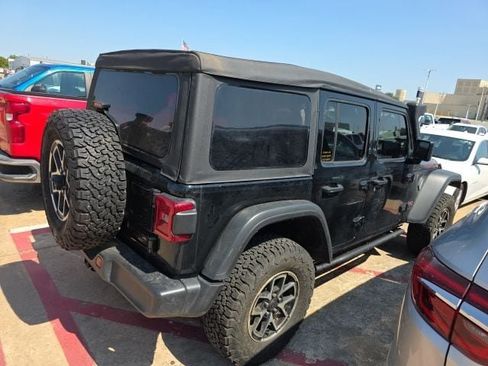 Used 2025 Jeep Wrangler Unlimited Rubicon w/ Convenience Group AWD/4WD image 6