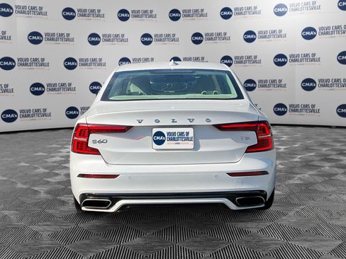 Used 2021 Volvo S60 T5 Momentum FWD image 4
