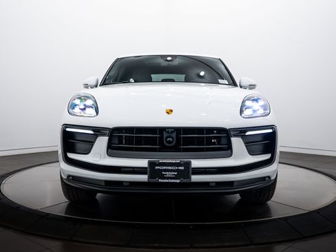 Certified 2026 Porsche Macan image 10
