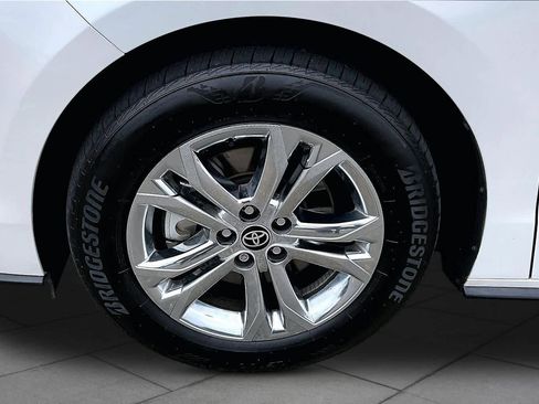Used 2023 Toyota Sienna Platinum AWD/4WD image 10