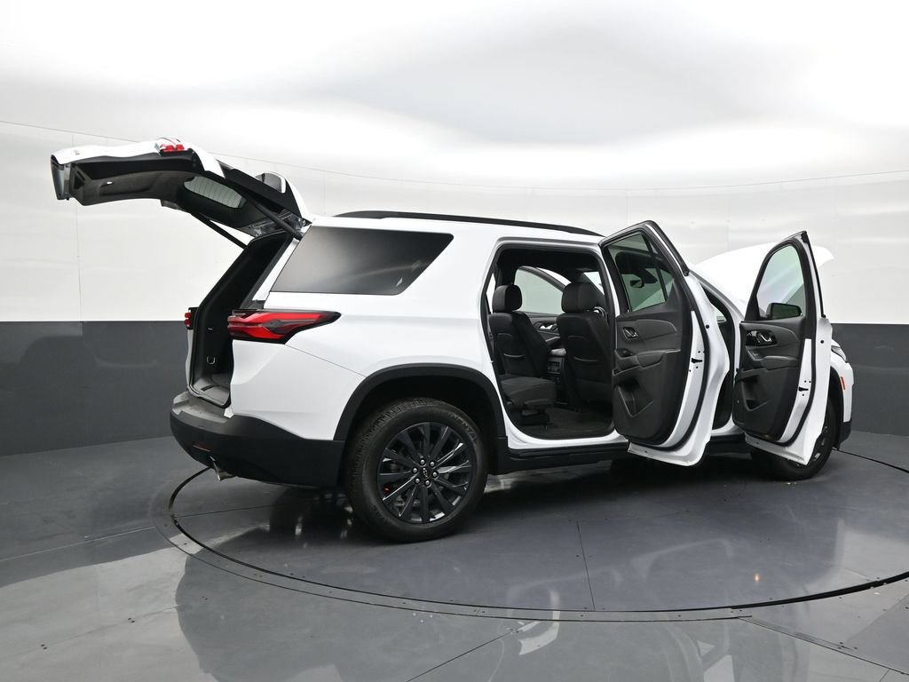 Used 2023 Chevrolet Traverse RS FWD image 27