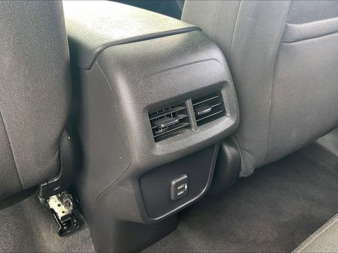 Used 2023 Chevrolet Equinox LT image 39