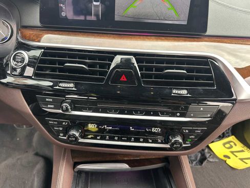 Used 2018 BMW M550i xDrive image 17