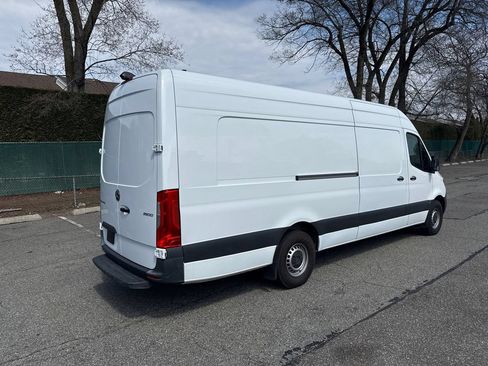 Used 2023 Mercedes-Benz Sprinter 2500 image 7