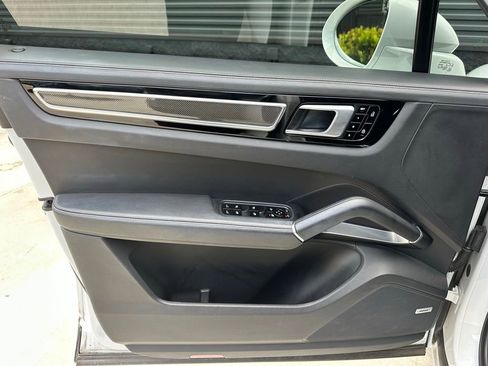 Certified 2019 Porsche Cayenne Turbo AWD/4WD image 17