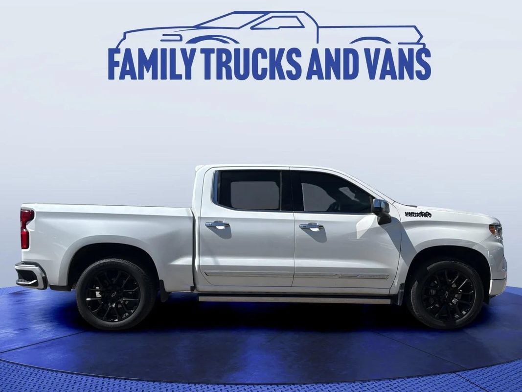 Used 2023 Chevrolet Silverado 1500 High Country w/ High Country Premium Package AWD/4WD image 6