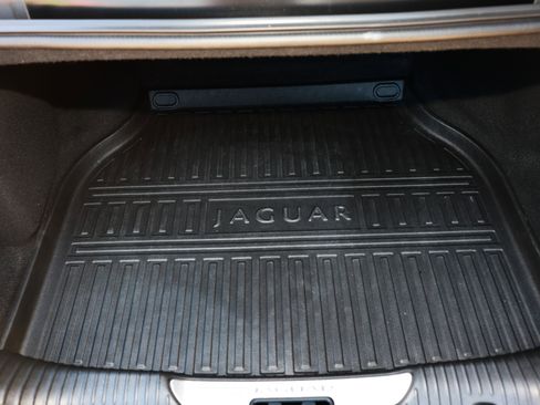 Used 2017 Jaguar XJ L Portfolio RWD image 29