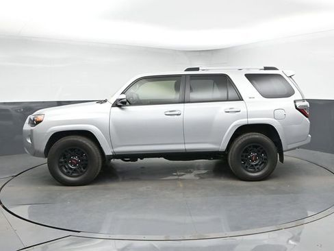 Used 2021 Toyota 4Runner SR5 Premium w/ Moonroof Package AWD/4WD image 6