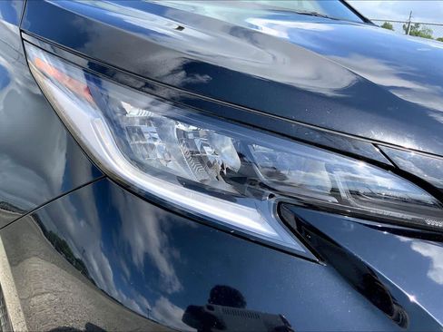 Used 2025 Toyota Sienna XLE Woodland Edition image 27