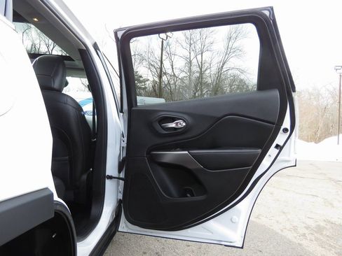 Used 2019 Jeep Cherokee Limited w/ Technology Group image 15