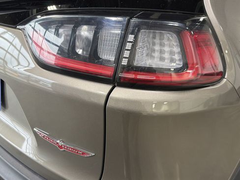 Used 2020 Jeep Cherokee Trailhawk w/ Cold Weather Group AWD/4WD image 11
