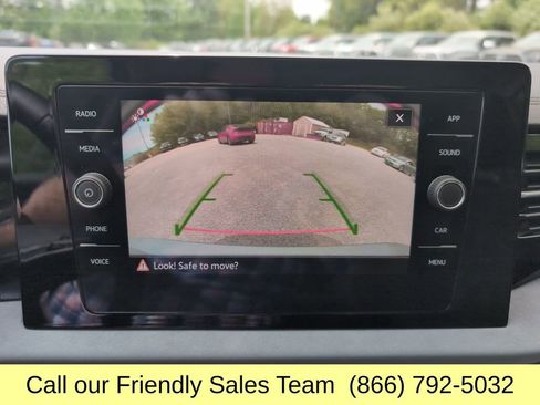 Used 2025 Volkswagen Jetta SE FWD image 21