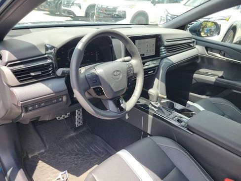 Used 2025 Toyota Camry SE w/ Convenience Package FWD image 15