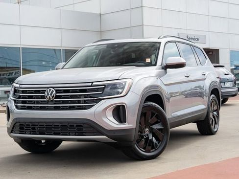 New 2026 Volkswagen Atlas SE FWD image 2