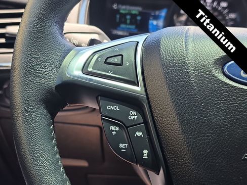 Used 2020 Ford Edge Titanium w/ Equipment Group 301A AWD/4WD image 28
