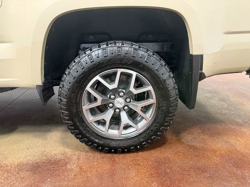 Used 2022 GMC Canyon AT4 image 92