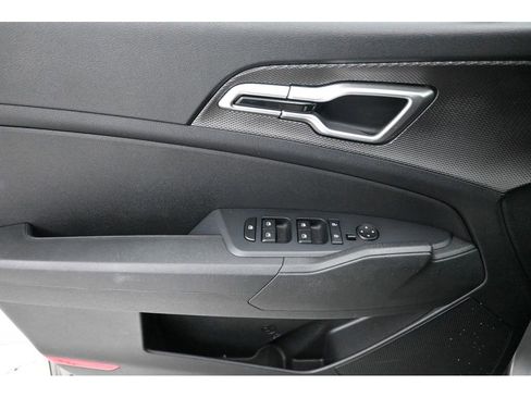 Used 2023 Kia Sportage LX image 27