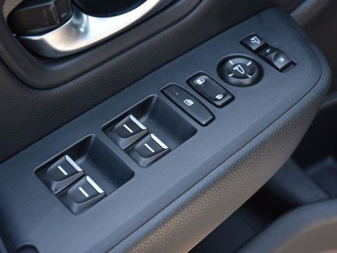 Used 2025 Honda Pilot TrailSport image 11