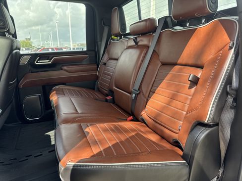 Used 2025 GMC Sierra 2500 Denali Ultimate image 8