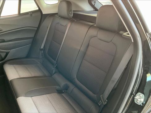 Used 2024 Chevrolet Trax LT w/ LT Convenience Package image 20