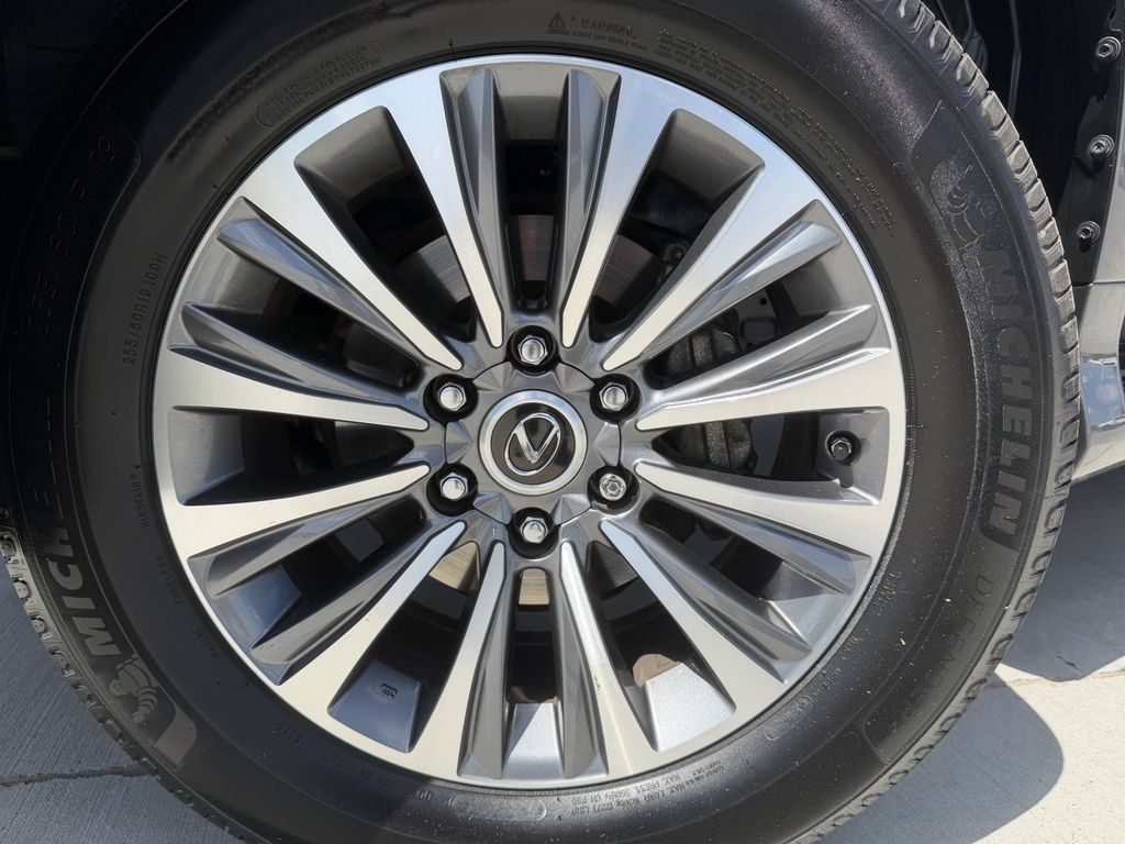 Used 2023 Lexus GX 460 Luxury w/ Accessory Package AWD/4WD image 9