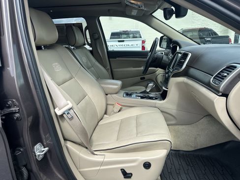 Used 2017 Jeep Grand Cherokee Overland AWD/4WD image 22