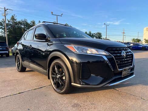Used 2022 Nissan Kicks SV w/ Interior Electronics Package FWD image 1