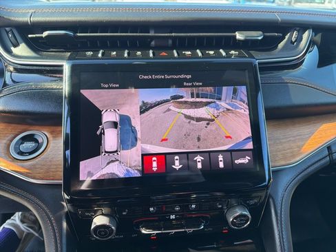 Used 2025 Jeep Grand Cherokee Summit AWD/4WD image 32