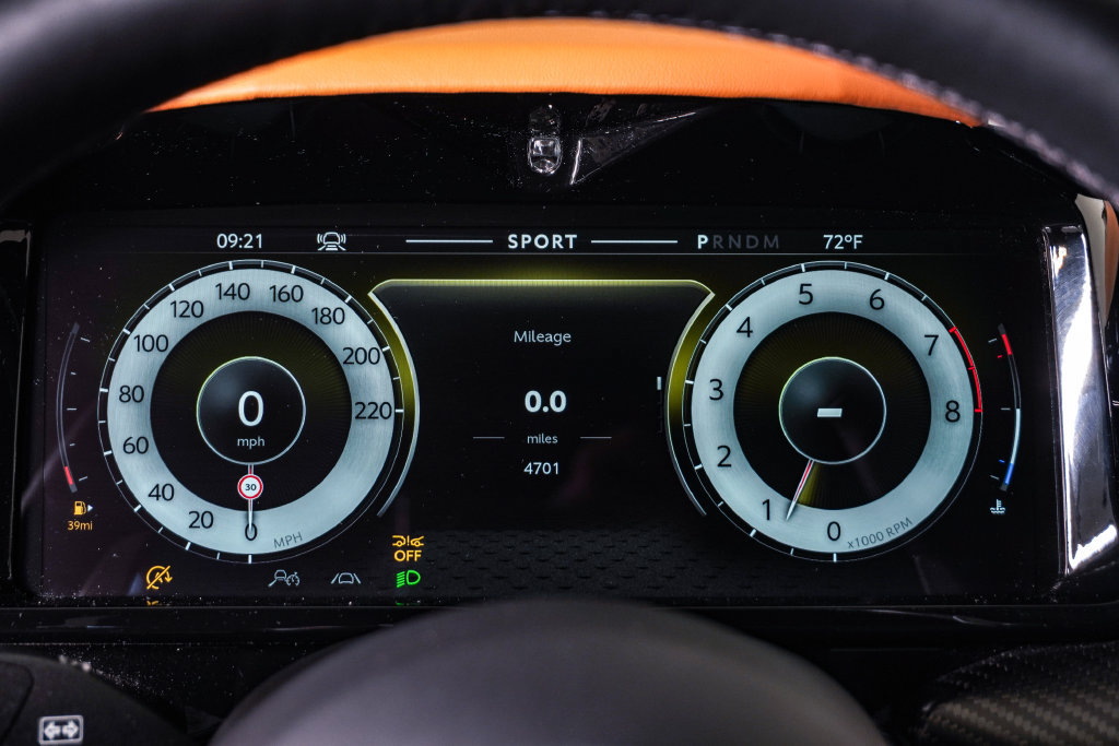 Used 2025 Aston Martin V8 Vantage Coupe RWD image 26