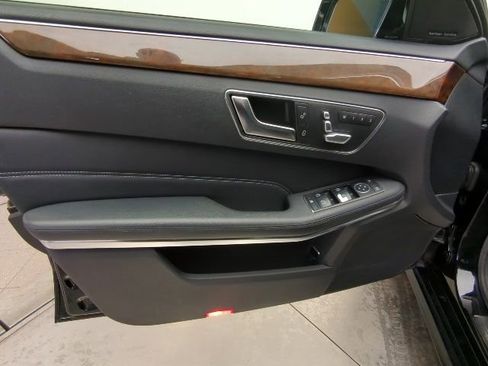Used 2014 Mercedes-Benz E 350 4MATIC Sedan image 25