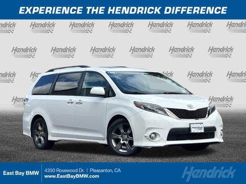 Used 2015 Toyota Sienna SE Premium FWD image 1