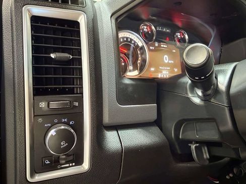 Used 2019 RAM 1500 Classic SLT w/ SLT Plus D￩cor Group AWD/4WD image 34