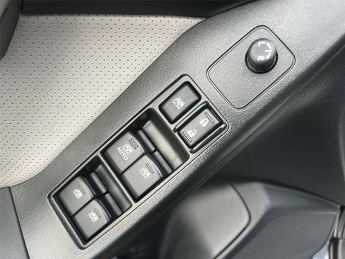 Used 2016 Subaru Forester 2.5i Touring w/ Eyesight & Navigation System image 12
